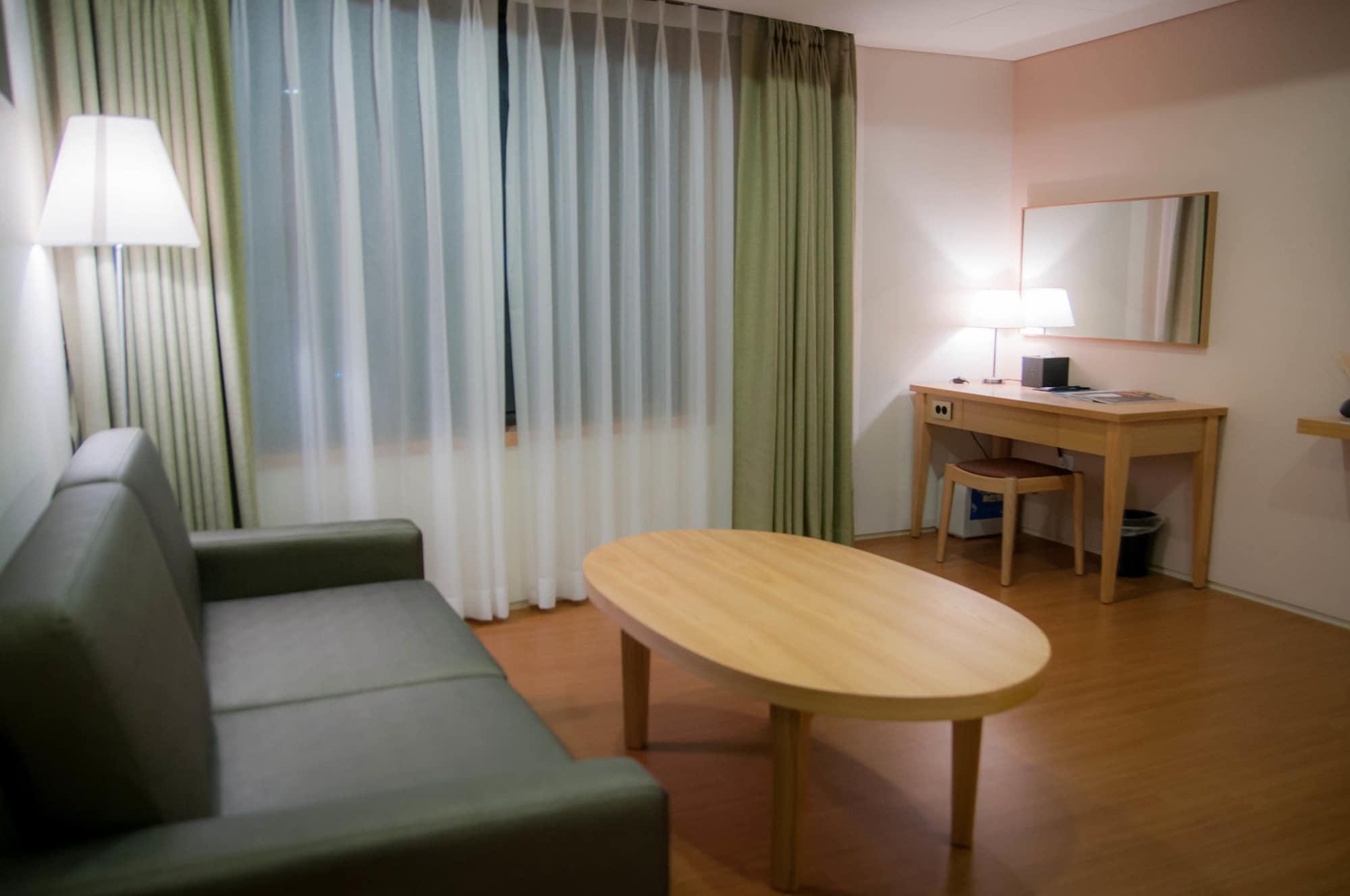 Benikea Jungmun Hotel Сеогвипо Екстериор снимка