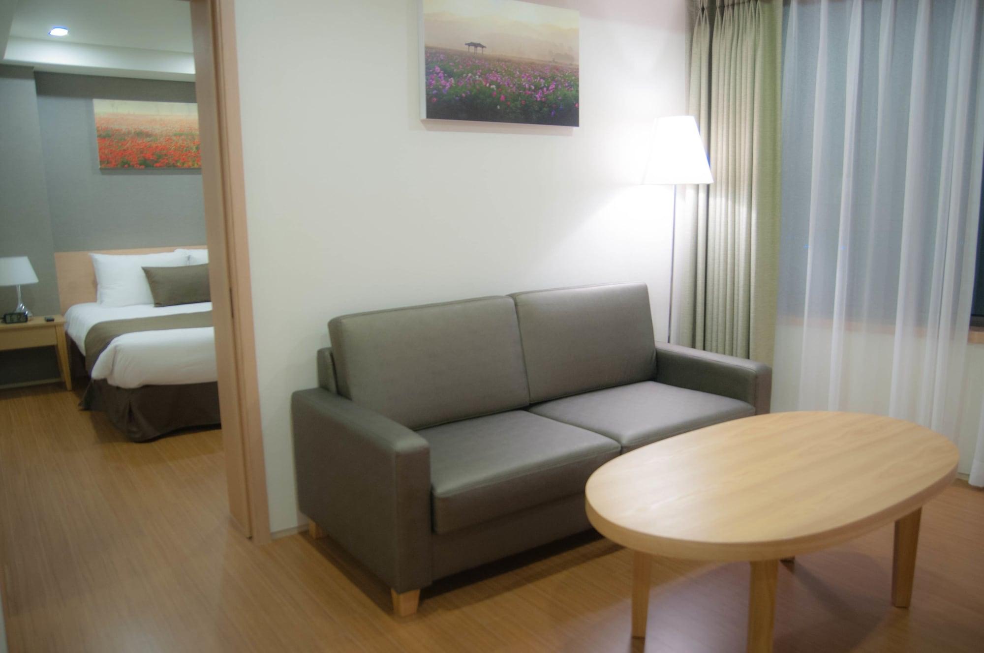Benikea Jungmun Hotel Сеогвипо Екстериор снимка