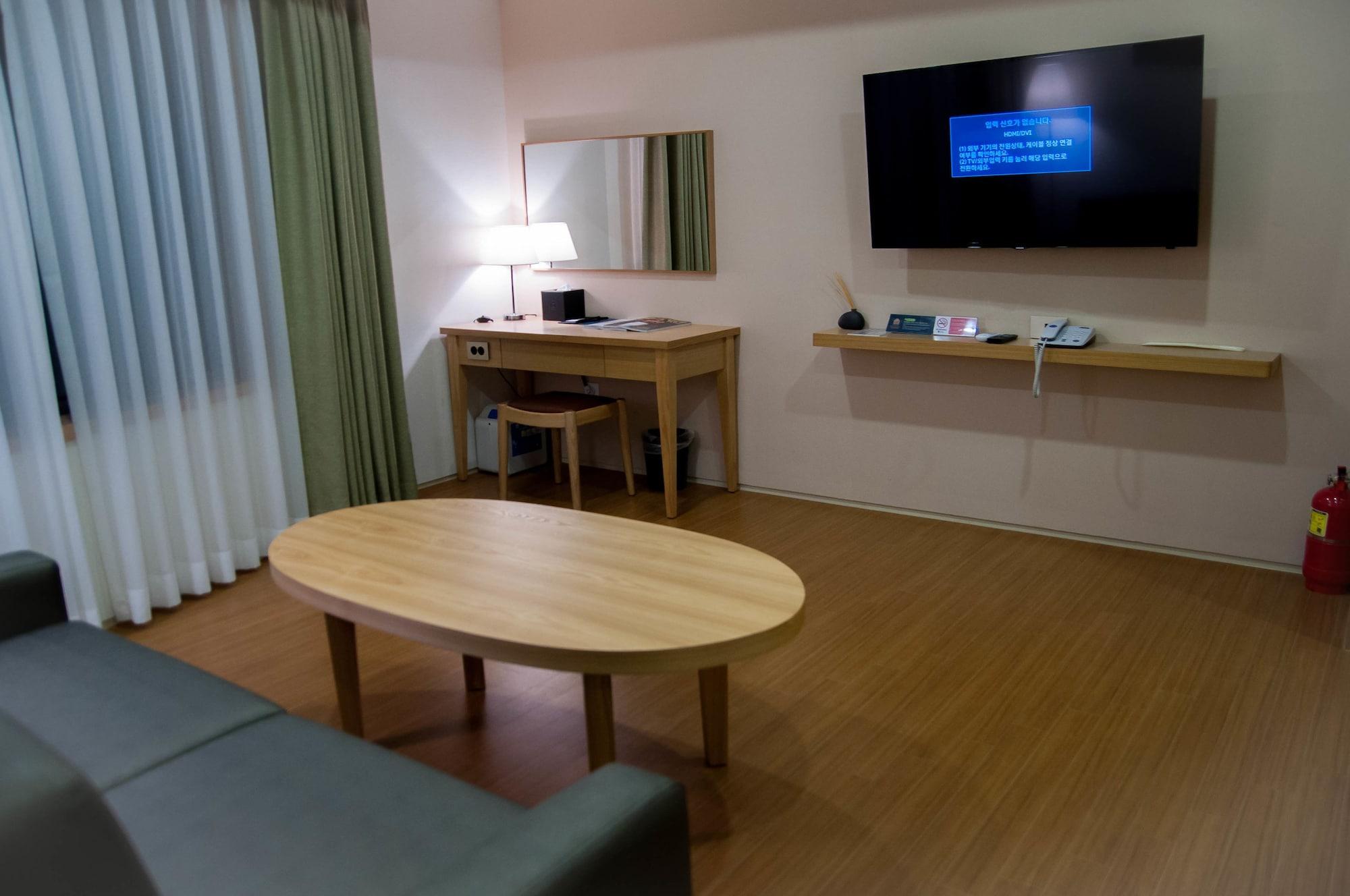 Benikea Jungmun Hotel Сеогвипо Екстериор снимка