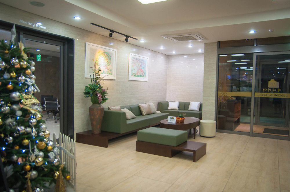 Benikea Jungmun Hotel Сеогвипо Екстериор снимка